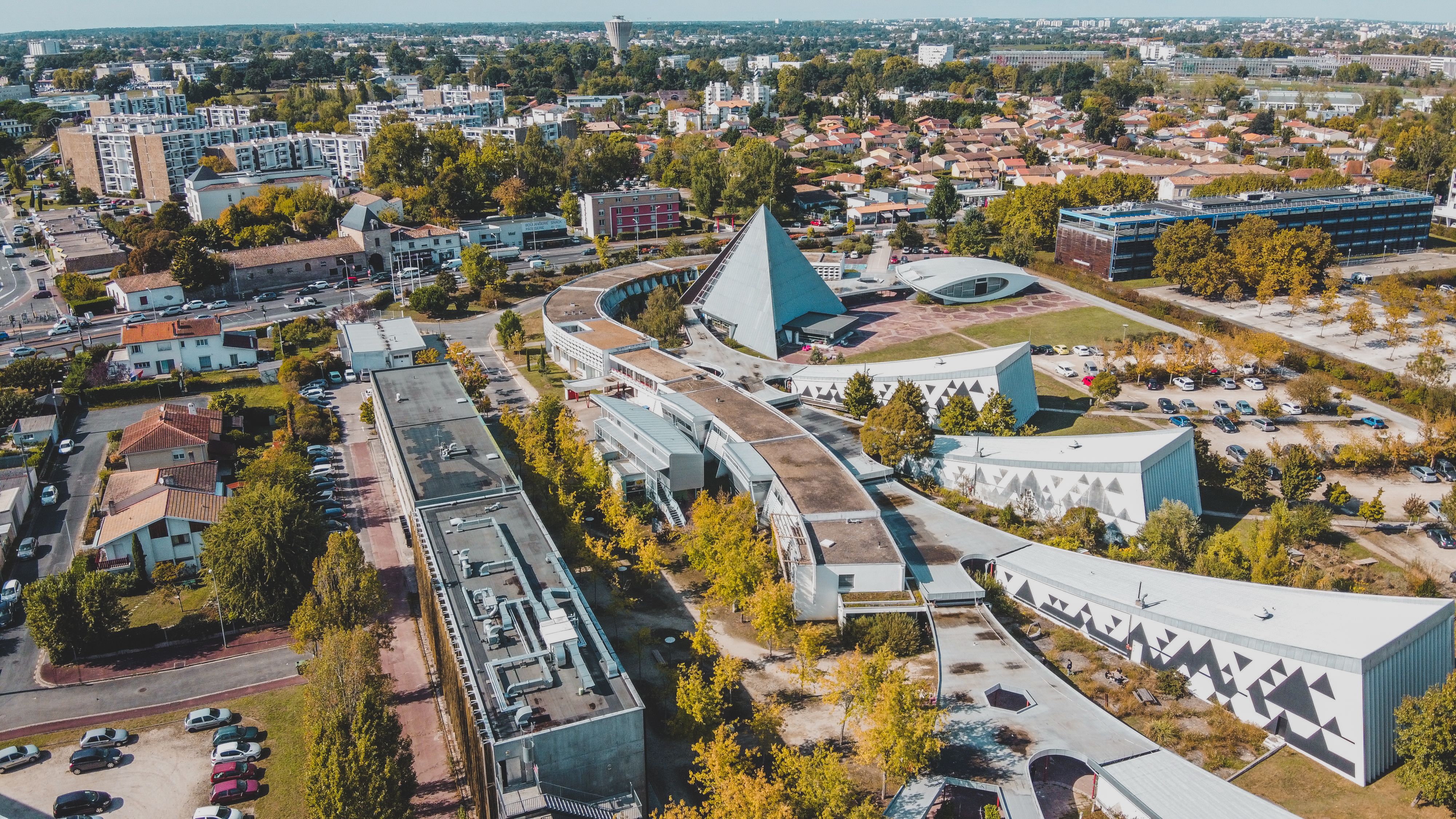 Une gare au cœur d'une ville